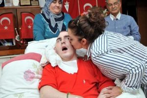 Rekt&ouml;r Anne'den 'Umut'a ziyaret