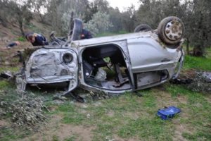 Otomobil motosikletle &ccedil;arpıştı: 6 yaralı