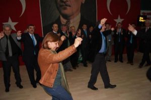 CHP'li Kaleli, İneg&ouml;l'de &ccedil;iftetelli oynadı
