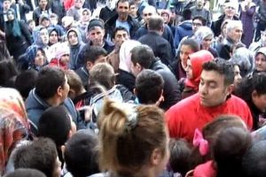 Oyuncak dağıtımında izdiham