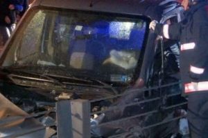 Metrob&uuml;s bariyerlerine &ccedil;arptı: 1 &ouml;l&uuml;