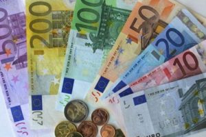 Dolar/euro g&uuml;ne b&ouml;yle başladı
