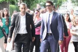 &Ccedil;ağatay Ulusoy gazetecileri d&ouml;vmekle tehdit etti