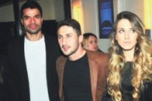 Sabri Sarıoğlu evliliğinin 3. yılını kutladı