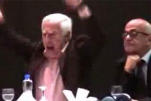 Akil İnsanı &ccedil;ıldırttılar!