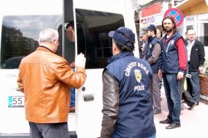Otelde silahla dehşete 7 g&ouml;zaltı