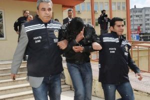 Kocasını sevgilisine &ouml;ld&uuml;rtt&uuml;