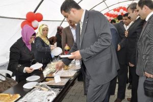 Fakir &ouml;ğrenciler yararına kermes