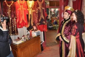 Osmanlı modasını fırsata &ccedil;evirdi