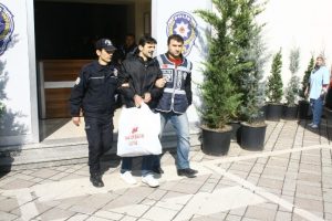 Oto hırsızları adliyeye sevk edildi