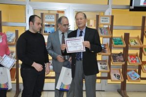 Kitap okuyan kazandı