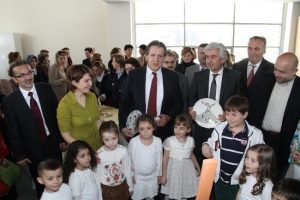 5 yaşında ilk sergisini a&ccedil;tı