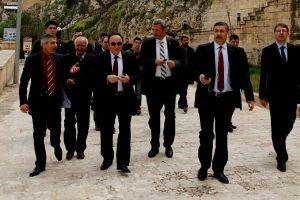 Vali g&ouml;&ccedil;&uuml;k meydana gelen kaleyi inceledi