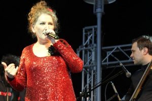 Suzan Kardeş coşturdu