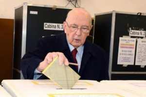 İtalya kaos yerine Napolitano'yu fiyatlıyor