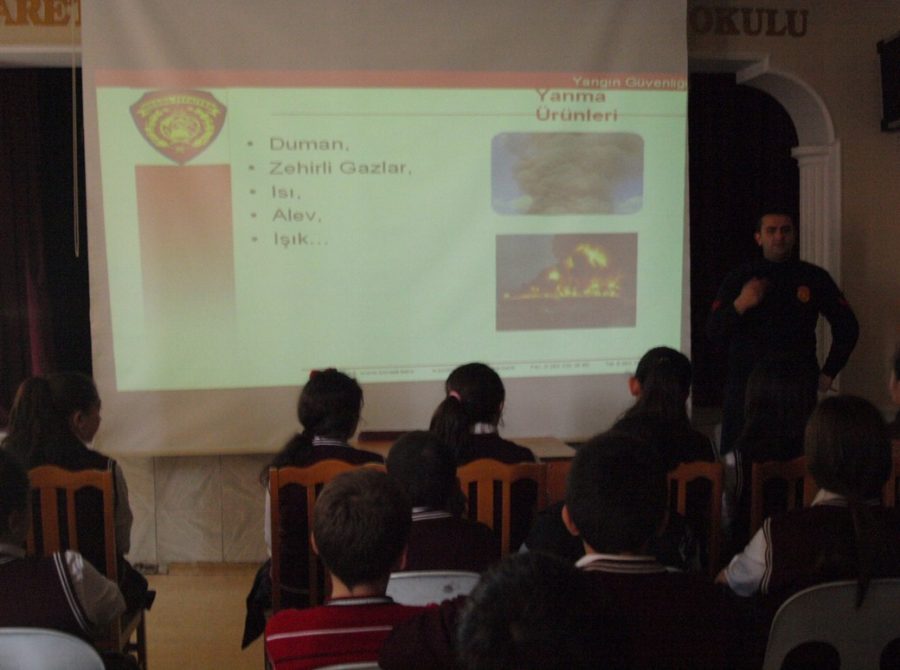 İtfaiyeden miniklere yangın dersi