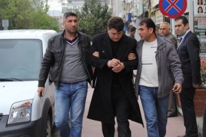 Pompalı t&uuml;fekle kuyumcuyu soydu