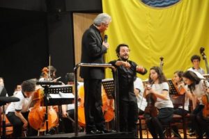 &Ccedil;ocuk orkestrasından yaşıtlarına konser