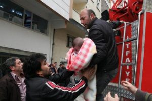 6 kişi yangından son anda kurtarıldı