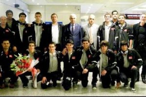 Yıldızlar yurda d&ouml;nd&uuml;