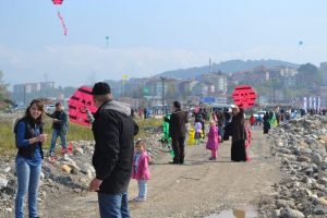 Emniyetten u&ccedil;urtma şenliği
