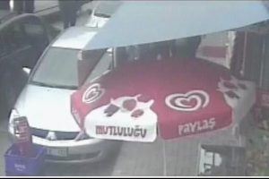 &Ouml;fke g&uuml;venlik kamerasına yansıdı