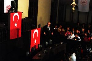 &Ccedil;ocuklarla 23 Nisan mesajı verdi