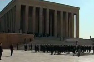'23 Nisan'ın ilk t&ouml;reni Anıtkabir'de