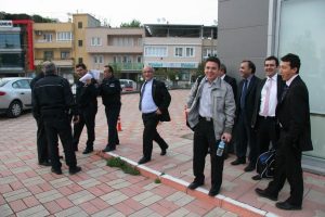 Asans&ouml;rde kalan 9 kişiyi itfaiye ekipleri kurtardı