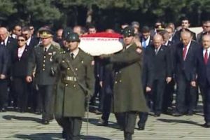23 Nisan'ın ilk t&ouml;reni Anıtkabir'de