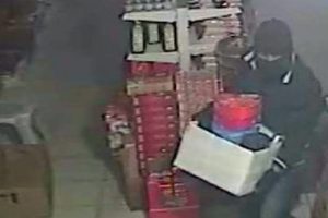 Kar maskeli hırsızlar kamerada
