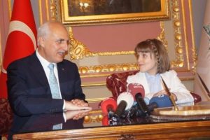 Koltuk Defne'ye emanet