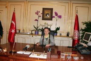 Minik başkanın g&uuml;ndeminde g&ouml;kdelenler var