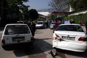 Bursa'da 7 otomobil birbirine girdi