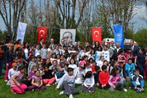 Bursalı &ouml;ğrenciler Botanik Park'ı &ccedil;ınlattı