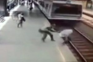Raylarda intihar girişimini b&ouml;yle engelledi