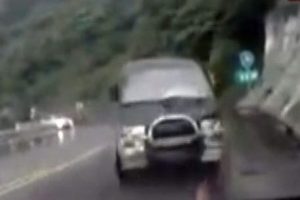 Kafa kafaya b&ouml;yle &ccedil;arpıştılar