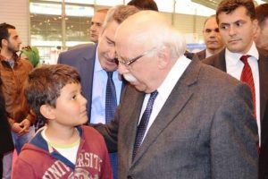 Bakan koltuğunu &ccedil;ocuklara devretti