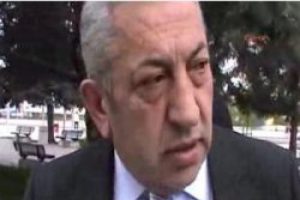 CHP İl Başkanı &ouml;ğretmene fır&ccedil;a attı