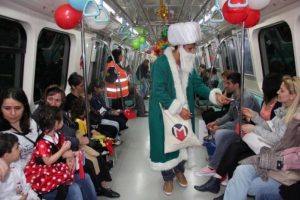 Metroda 23 Nisan kutlaması