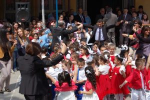 &Ouml;ğretmenler g&ouml;bek attı