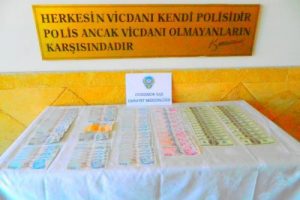 Polisten sahte para operasyonu