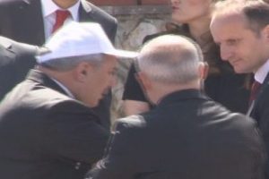 Kaymakam, kutlamaları terk etti