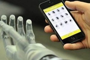 iPhone ile kontrol edilen biyonik el