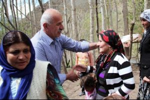 PKK'nın ka&ccedil;ırdığı korucu ailesine kavuştu