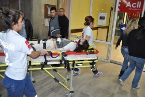 "Annesine kızdı, kendini 4'&uuml;nc&uuml; kattan attı"
