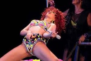 Rihanna ile kucak dansı 545 TL