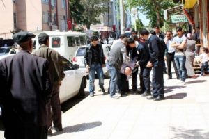 Sen misin tehdit eden?