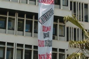 Belediyede pankartlı eylem