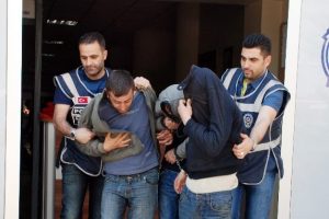 Kablo hırsızları yakalandı